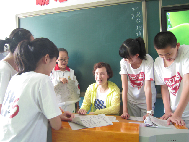 年级组长张婕老师和同学们畅谈新学期的梦想.jpg