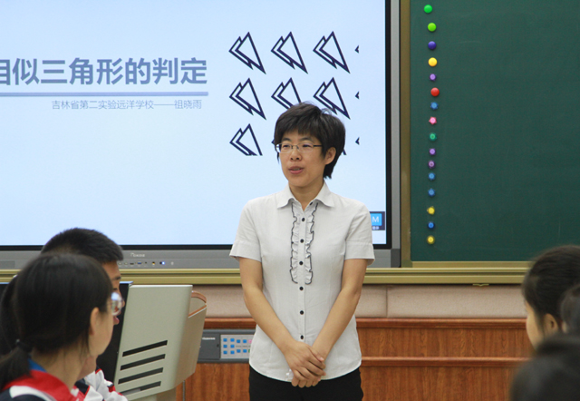 马春娟老师主持本次活动.jpg